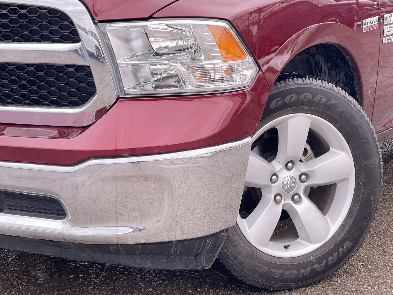 Ram RAM 1500 Classic Crew Cab 4x4 (DS)  2023 à Calgary, Alberta