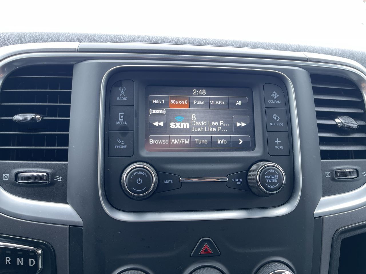 Ram RAM 1500 Classic Crew Cab 4x4 (DS)  2023 à Calgary, Alberta