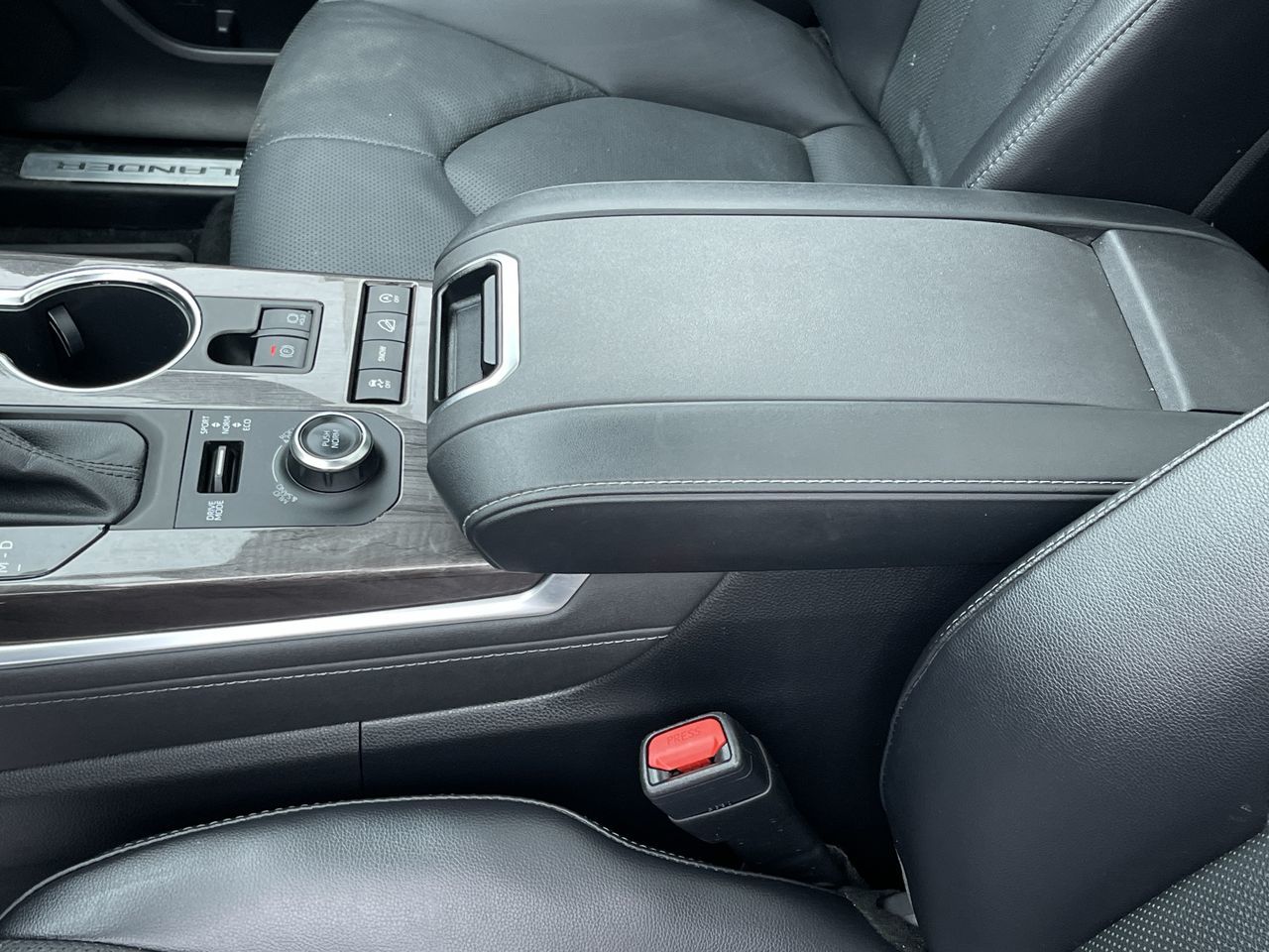 2022 Toyota Highlander in Calgary, Alberta