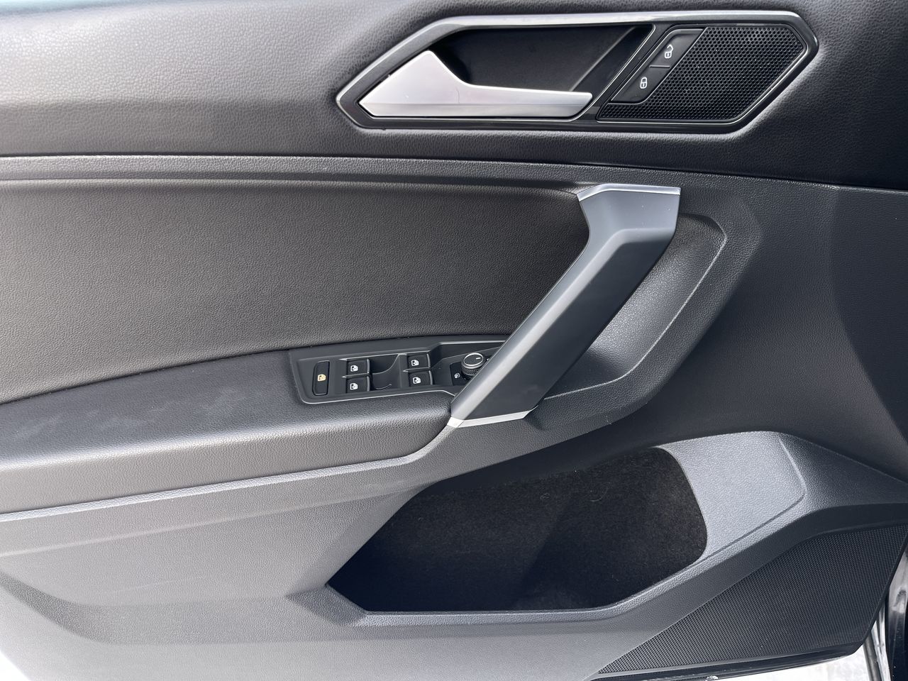 2018 Volkswagen Tiguan in Calgary, Alberta