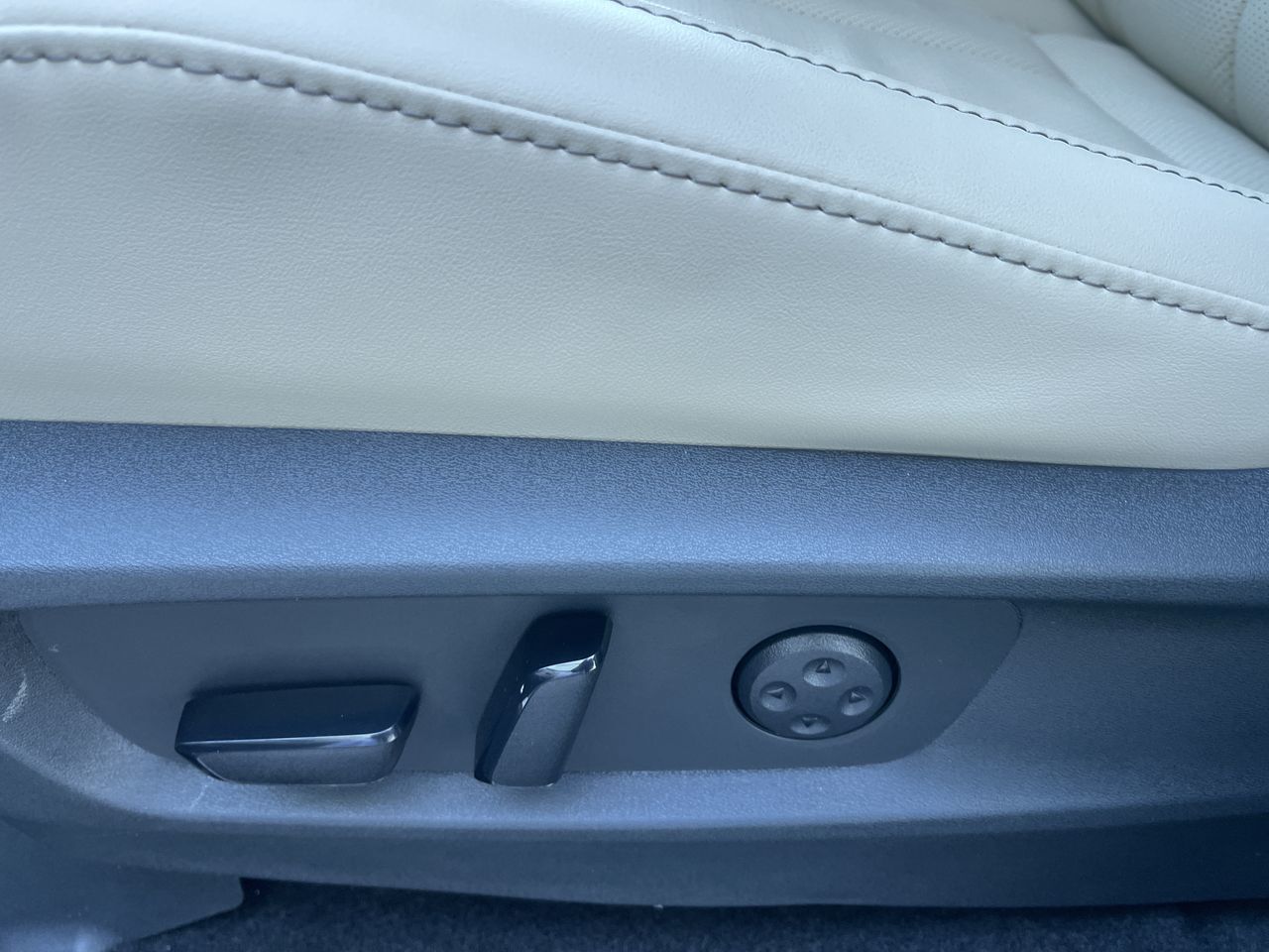 2025 Infiniti QX60 in Calgary, Alberta