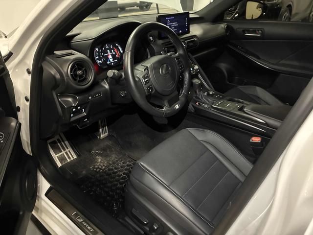 Lexus IS  2024 à Calgary, Alberta