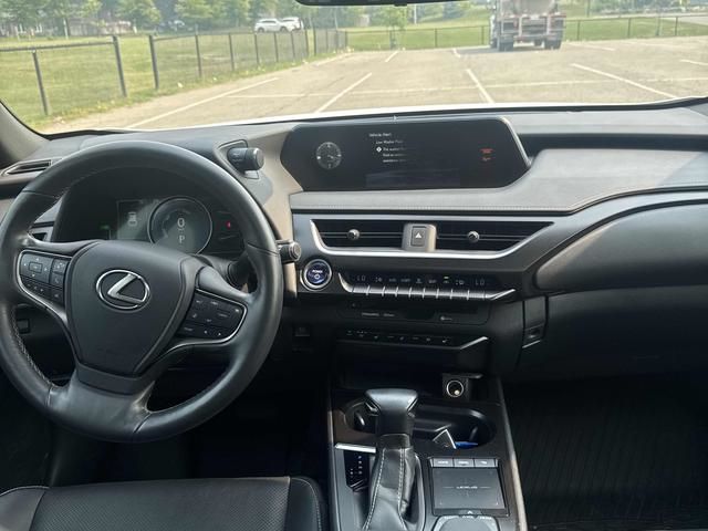Lexus UXh  2019 à Calgary, Alberta
