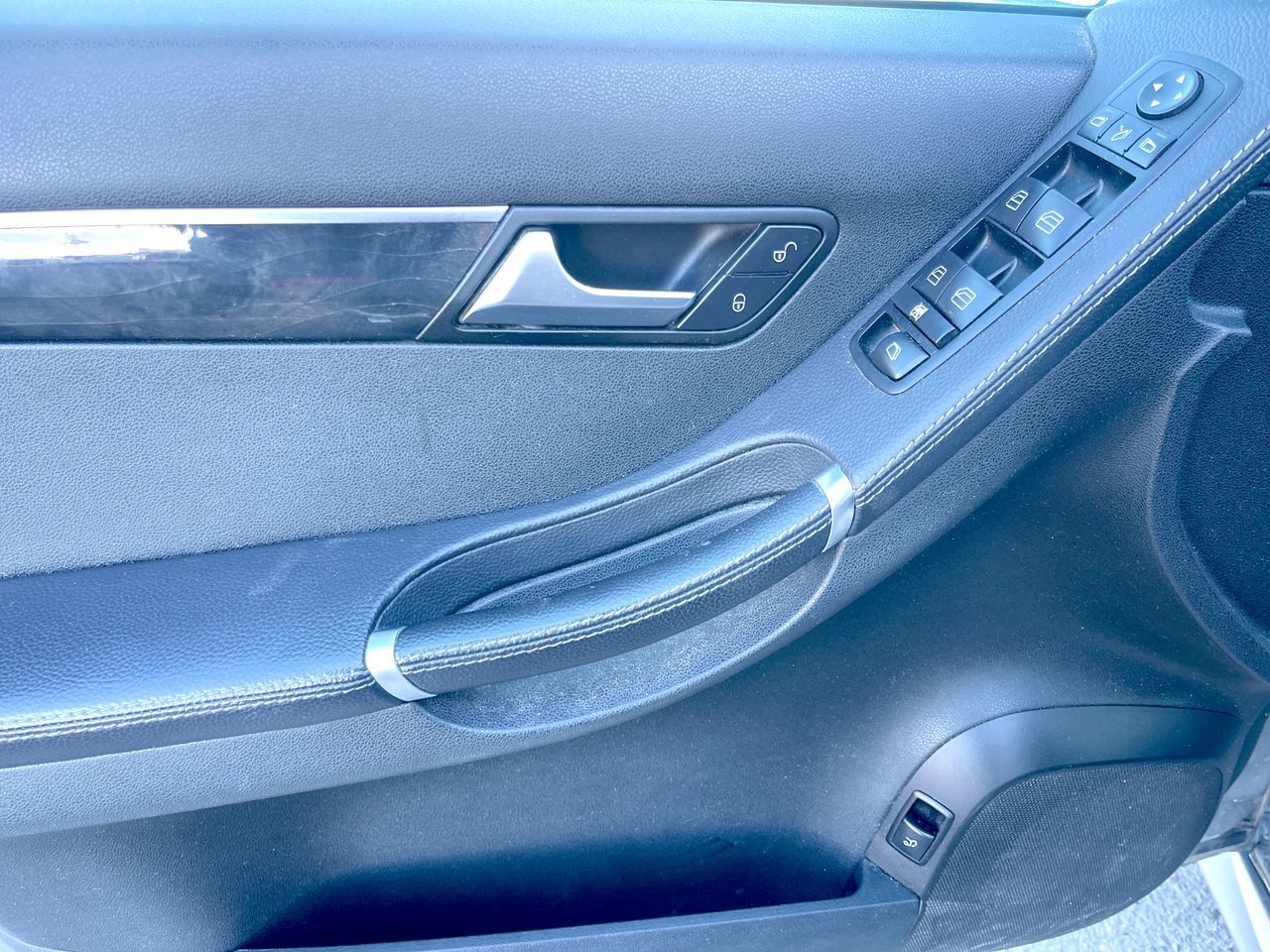 2011 Mercedes-Benz R350