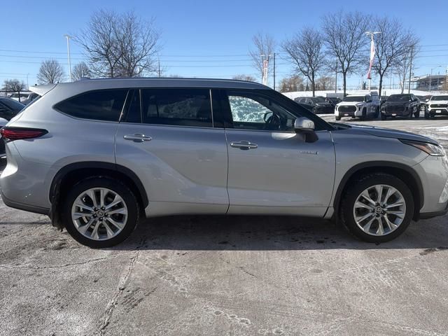 Toyota Highlander Hybrid  2021 à Calgary, Alberta