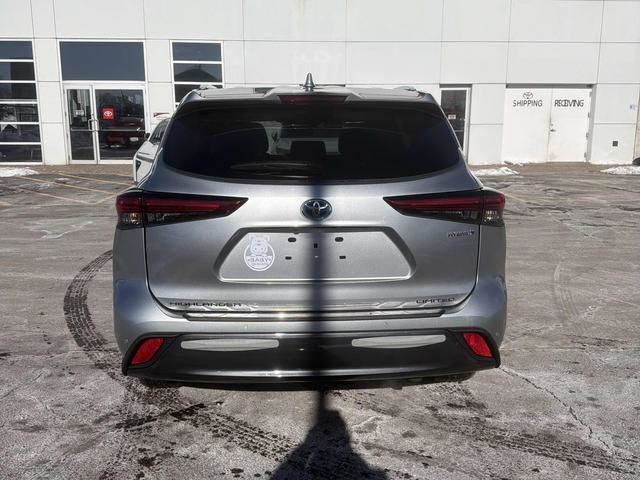 Toyota Highlander Hybrid  2021 à Calgary, Alberta