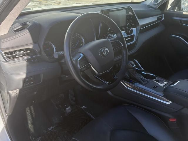 Toyota Highlander Hybrid  2021 à Calgary, Alberta