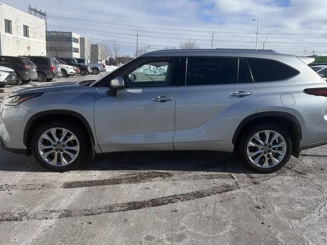 Toyota Highlander Hybrid  2021 à Calgary, Alberta