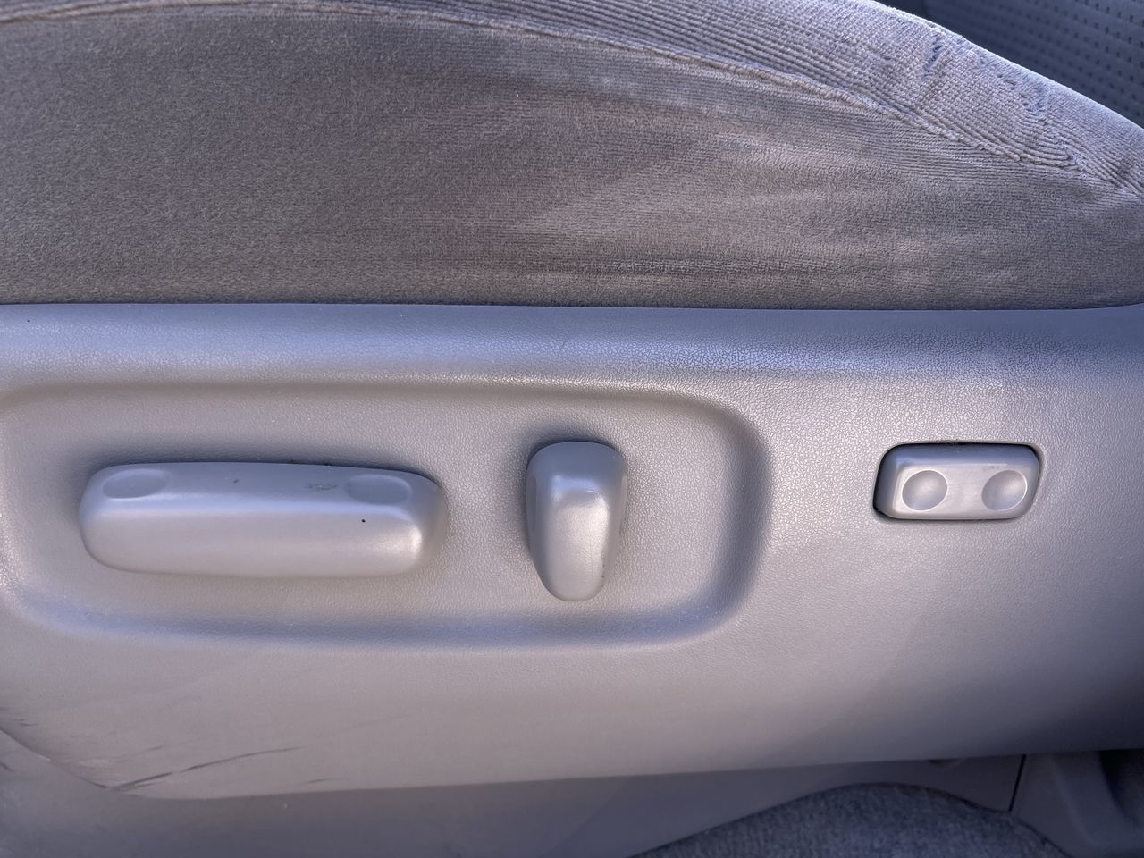 2006 Toyota Sienna in Calgary, Alberta