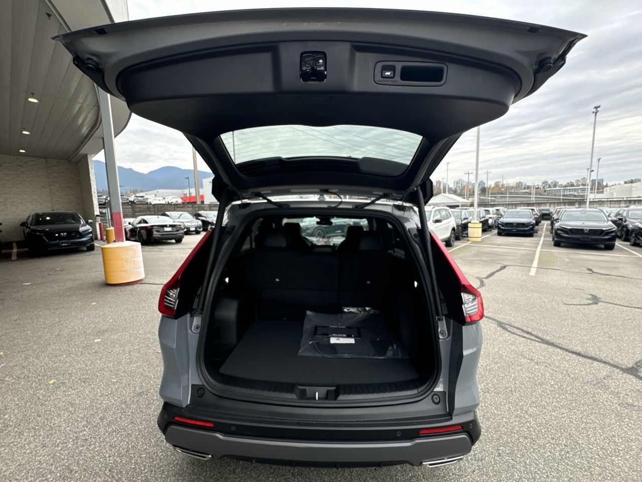 Honda CR-V HYBRID  2025 à Calgary, Alberta