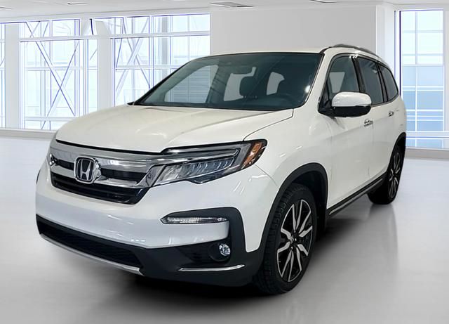 2022 Honda Pilot Touring 8P (Heated/Vented Seats,Blind Spot,Navi)
