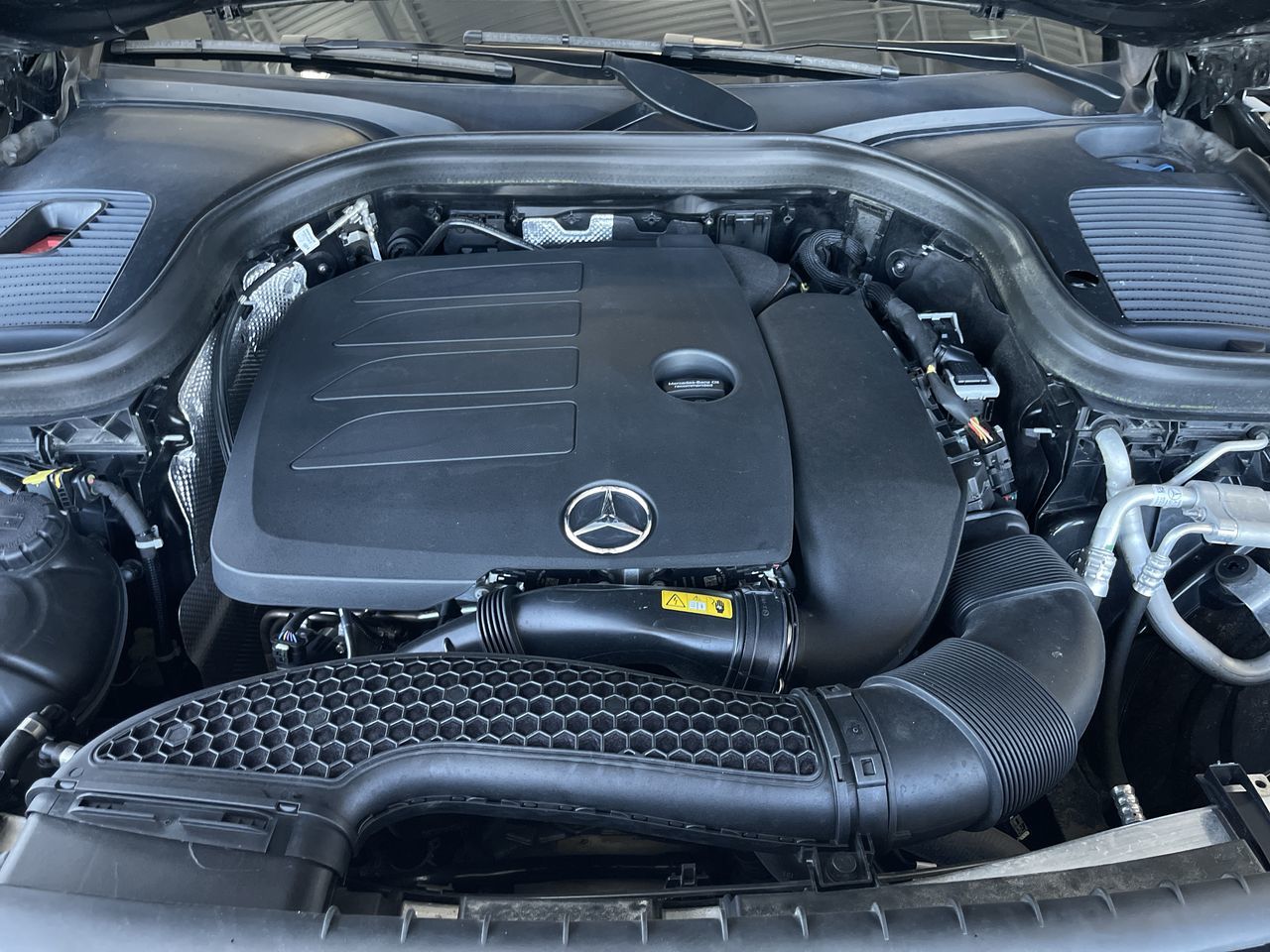 Mercedes-Benz GLC300  2022 à Calgary, Alberta