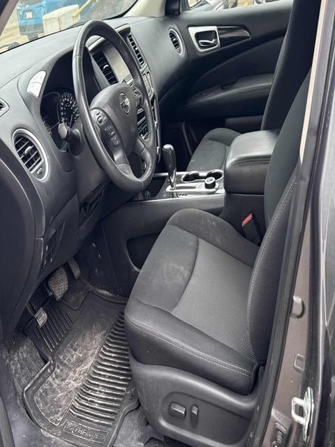 Nissan Pathfinder  2018 à Calgary, Alberta