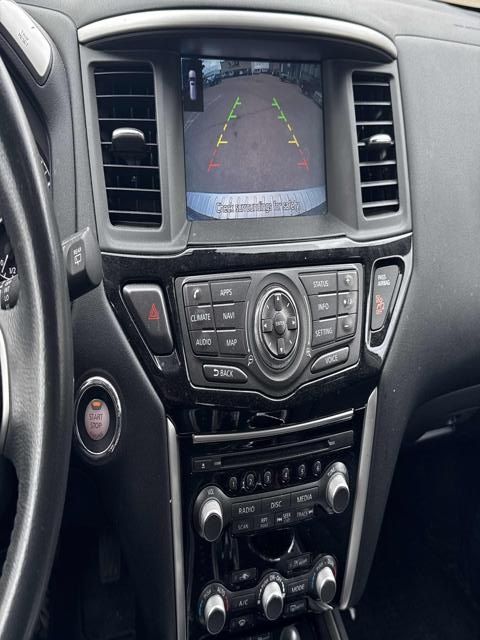Nissan Pathfinder  2018 à Calgary, Alberta