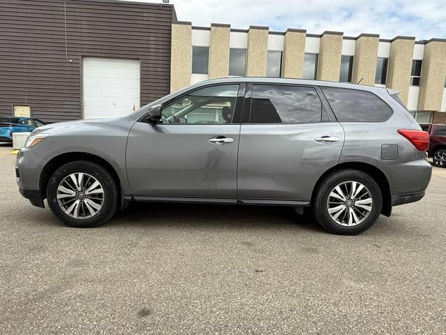 Nissan Pathfinder  2018 à Calgary, Alberta
