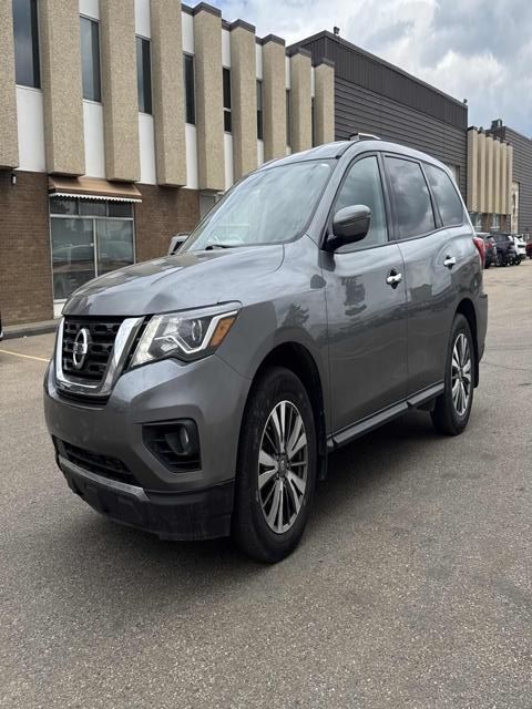 Nissan Pathfinder  2018 à Calgary, Alberta