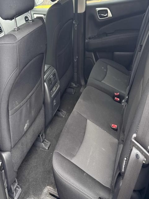 Nissan Pathfinder  2018 à Calgary, Alberta