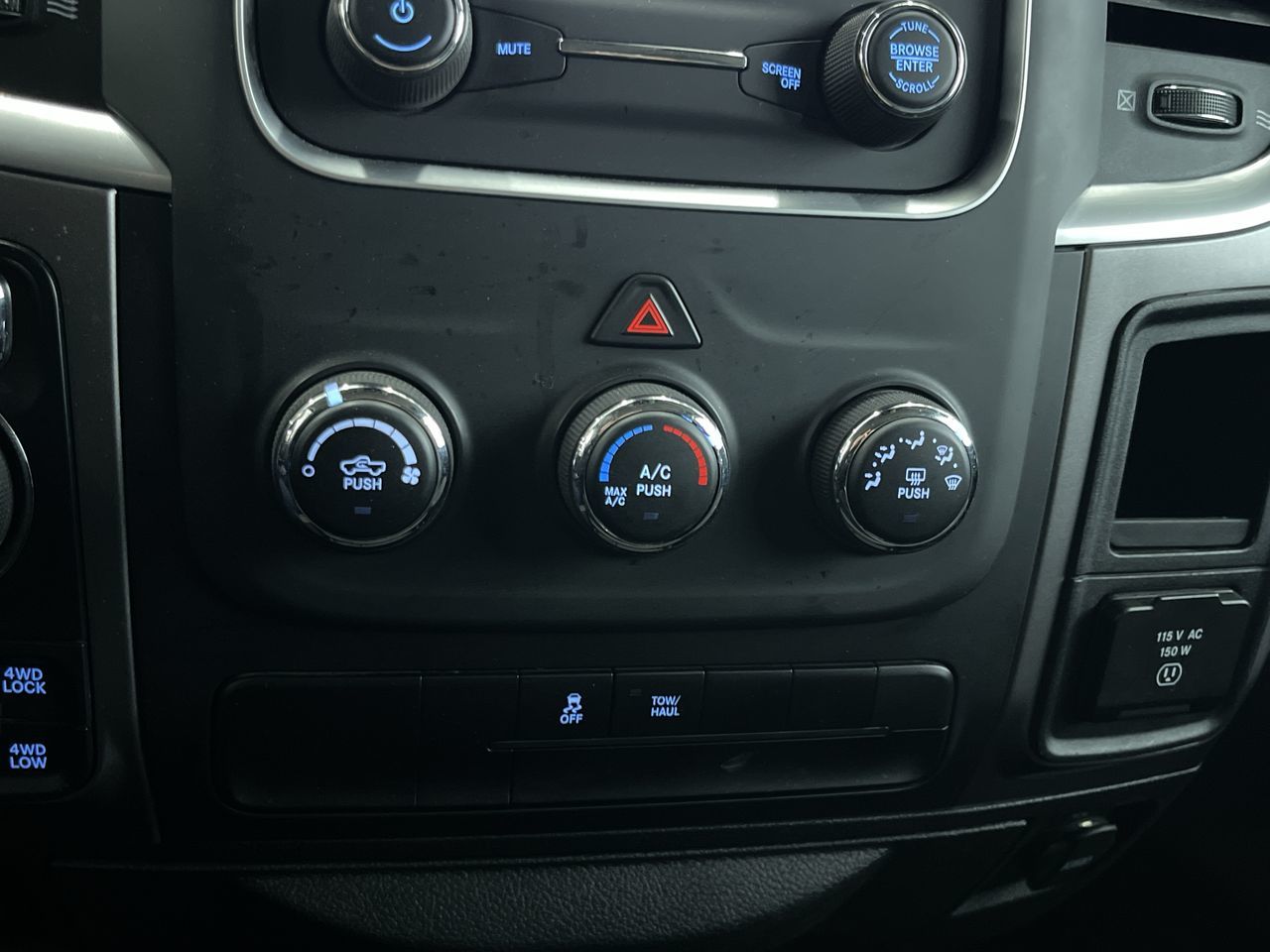 2023 Ram RAM 1500 Classic Crew Cab 4x4 (DS)