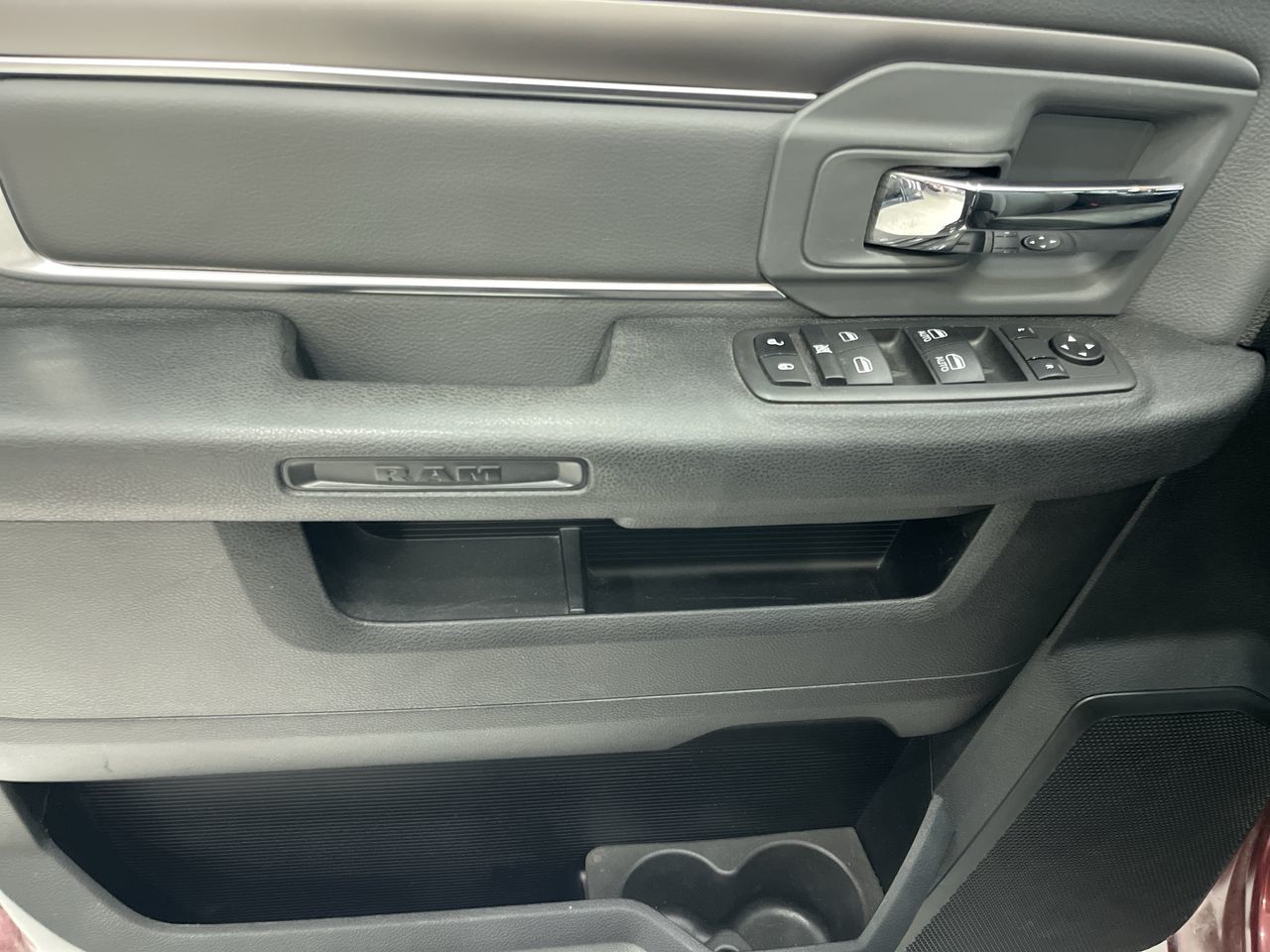 2023 Ram RAM 1500 Classic Crew Cab 4x4 (DS)