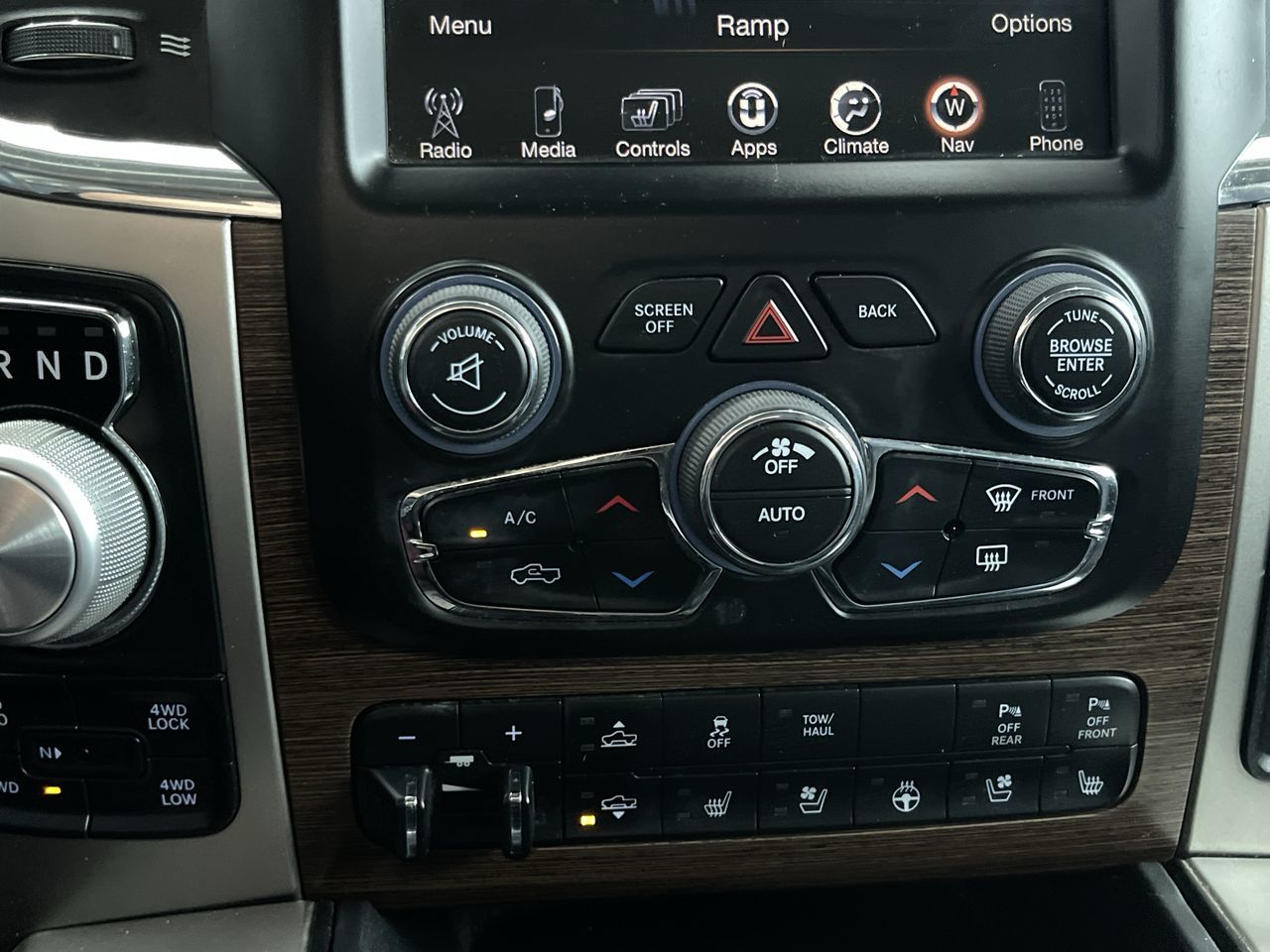 Ram 1500 Crew Cab 4x4  2016 à Calgary, Alberta