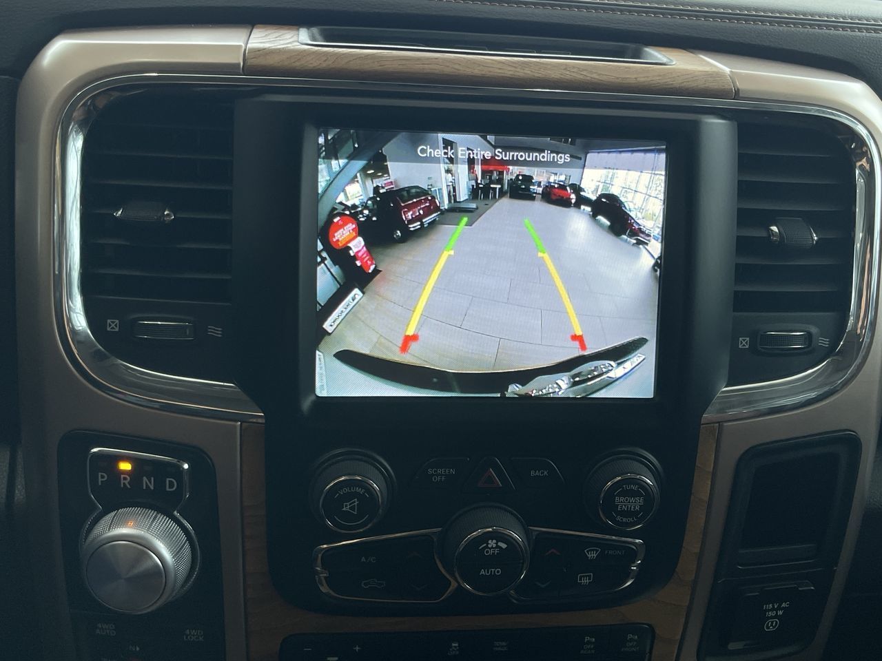 Ram 1500 Crew Cab 4x4  2017 à Calgary, Alberta