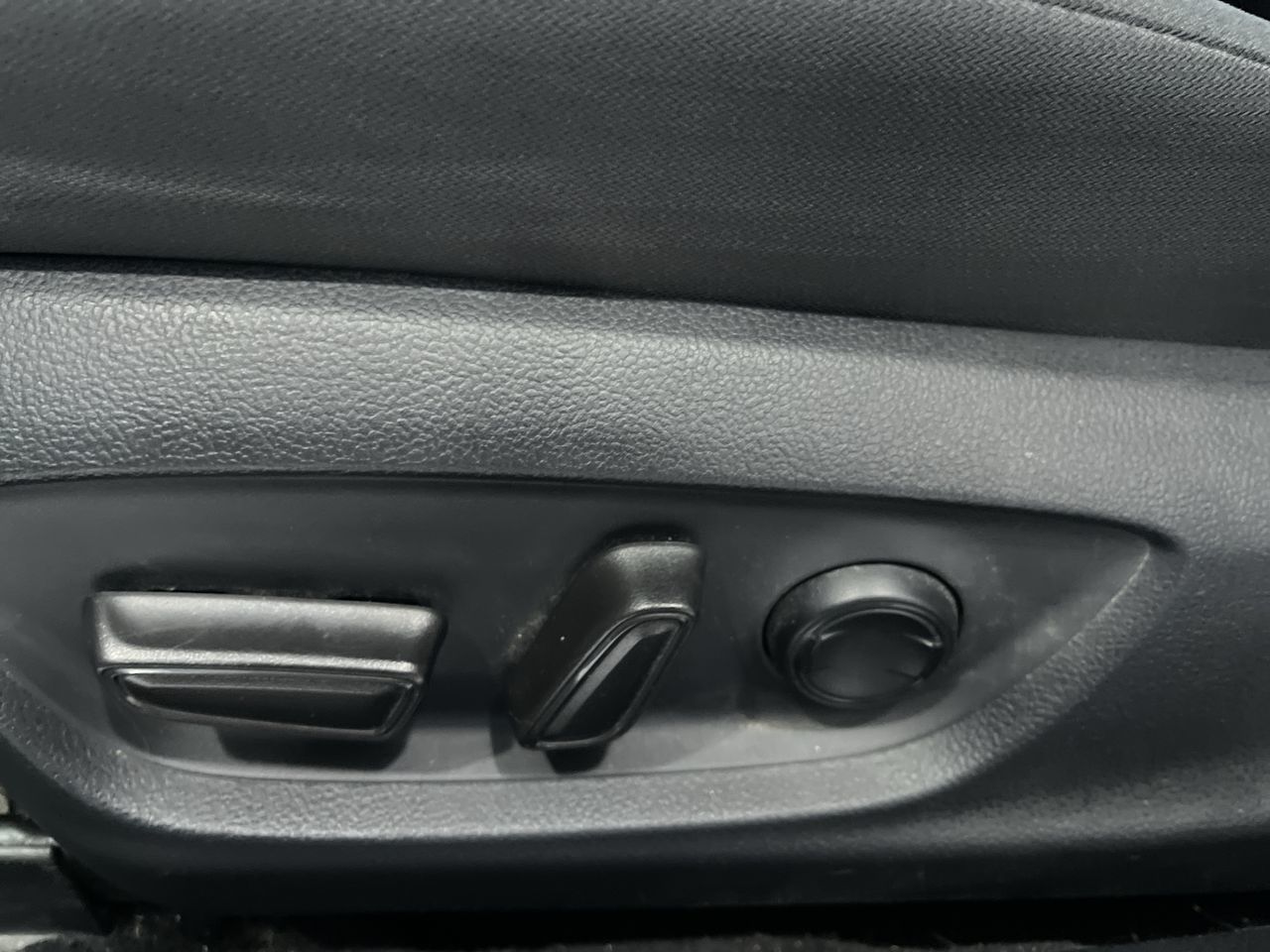 Toyota Camry  2019 à Calgary, Alberta