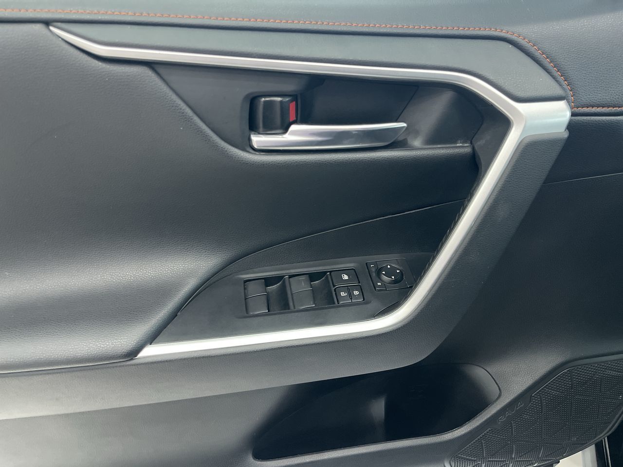 Toyota RAV4  2021 à Calgary, Alberta