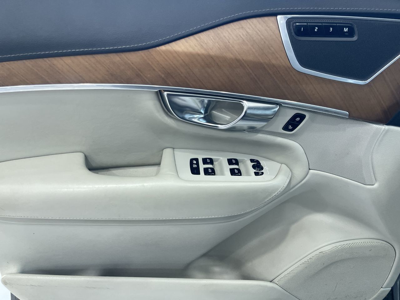 2019 Volvo XC90 in Calgary, Alberta