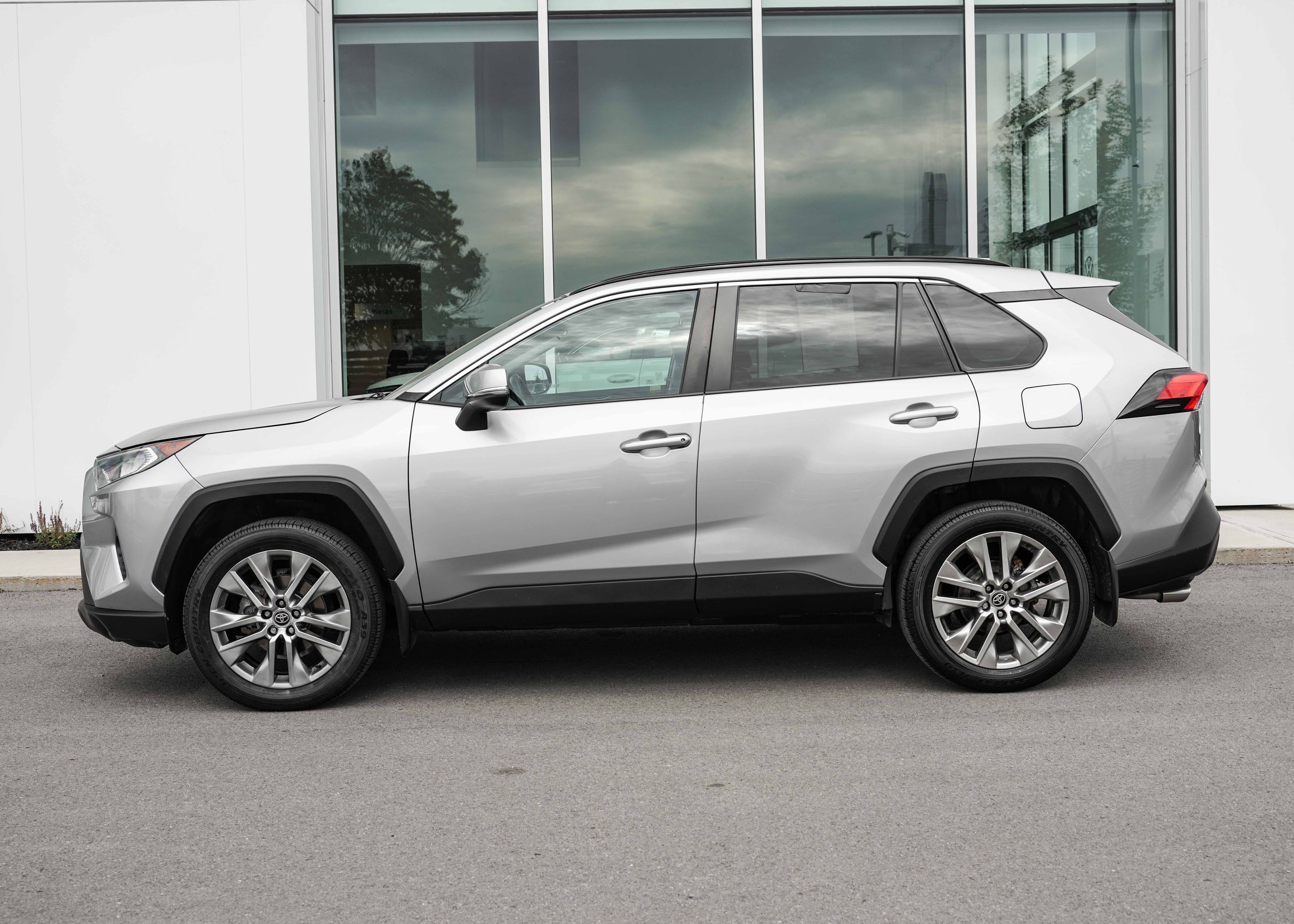 Photo 2021 Toyota RAV4 XLE/ AWD/ 124$ PAR SEMAINE - 72 MOIS #3