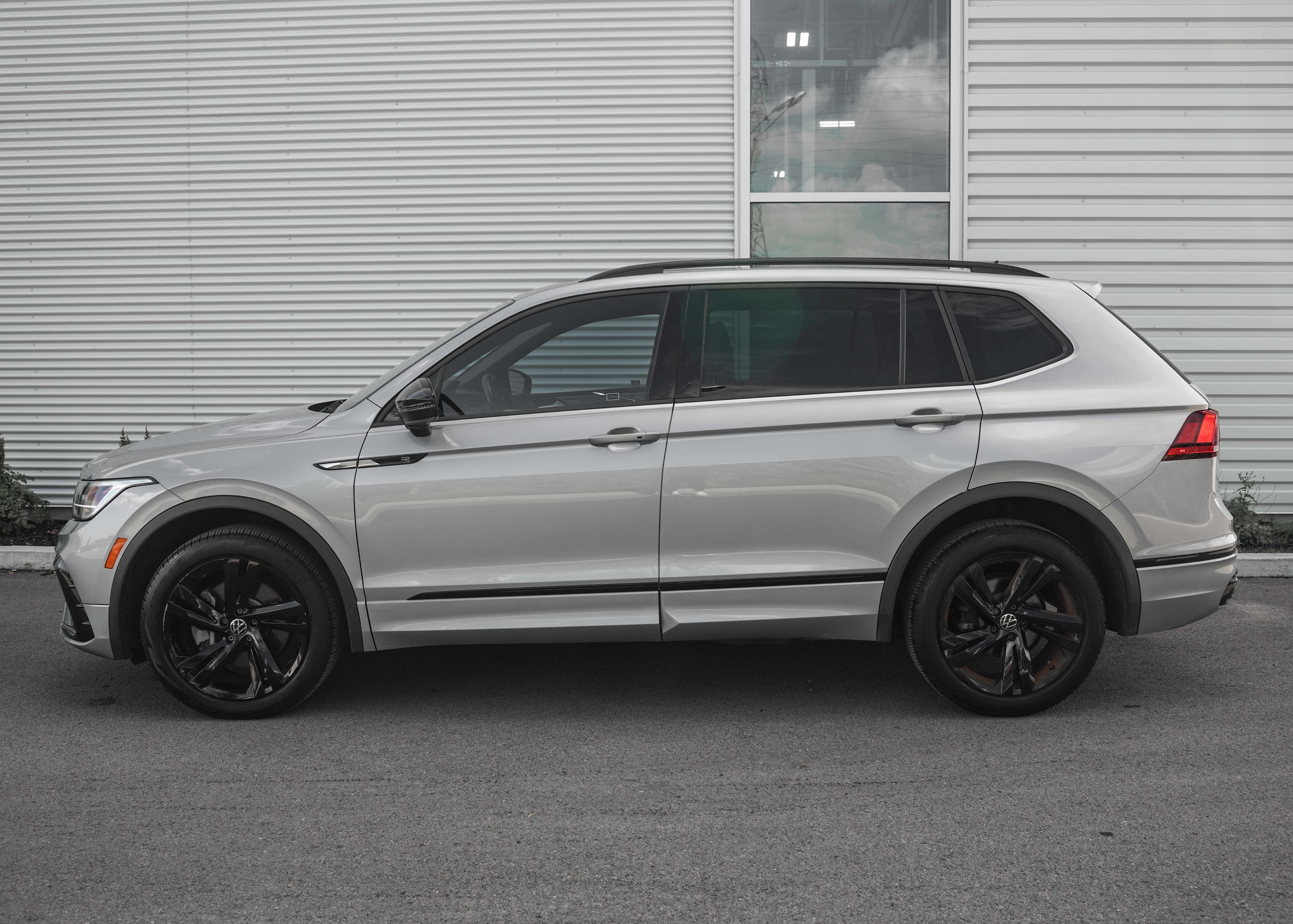 Photo Volkswagen Tiguan COMFORTLINE/ BLACK EDITION/ 109$ PAR SEMAINE - 96 2023 #4