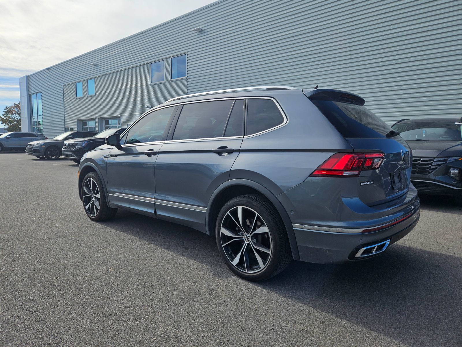 Photo 2024 Volkswagen Tiguan HIGHLINE/ RLINE/ 98$ PAR SEMAINE - 96 MOIS #2