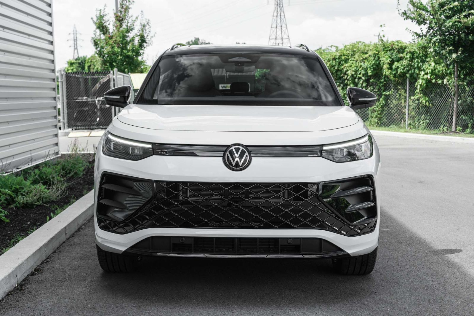 Photo 2026 Volkswagen Tiguan Comfortline R-Line Black Edition 4MOTION #2