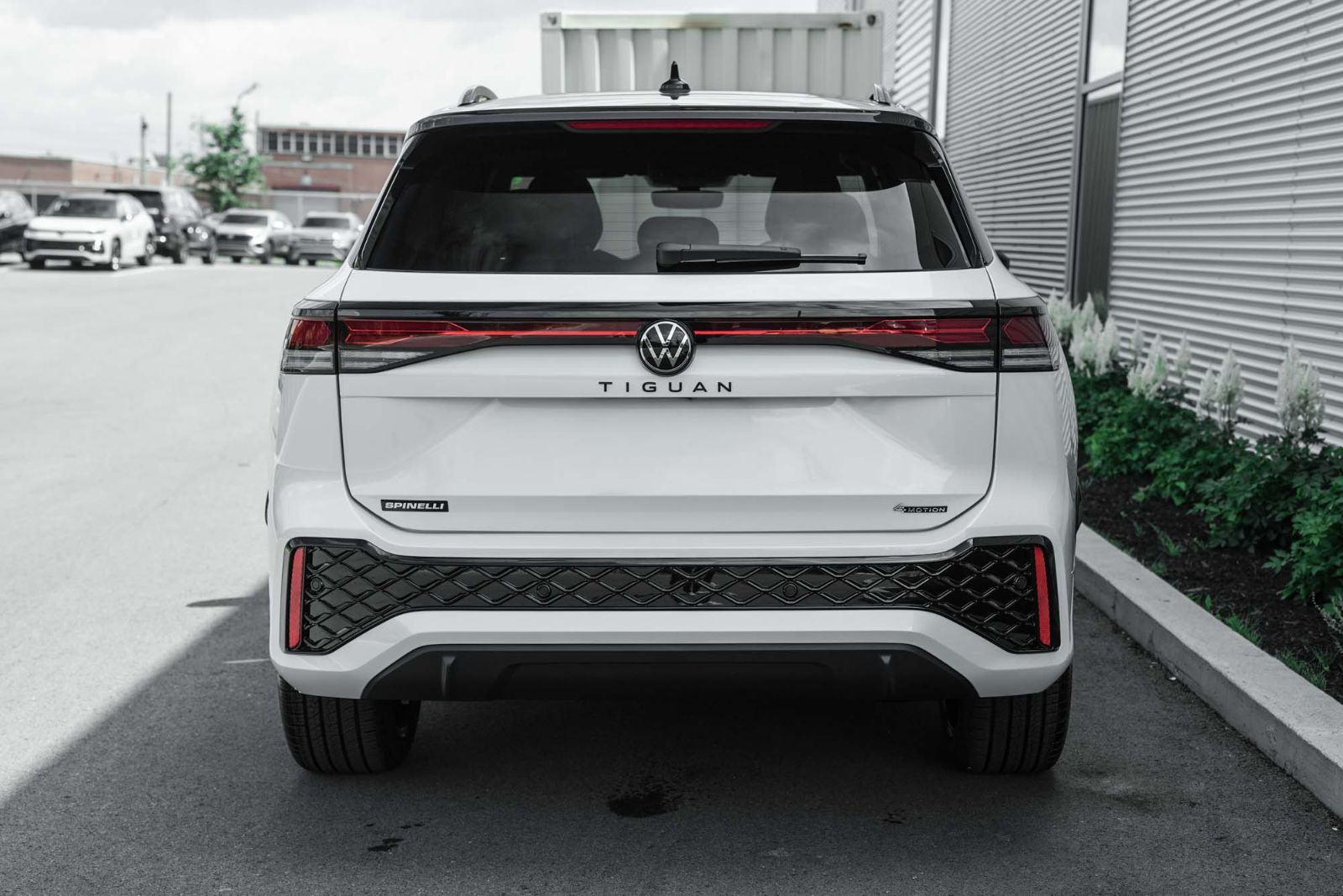 Photo 2026 Volkswagen Tiguan Comfortline R-Line Black Edition 4MOTION #5