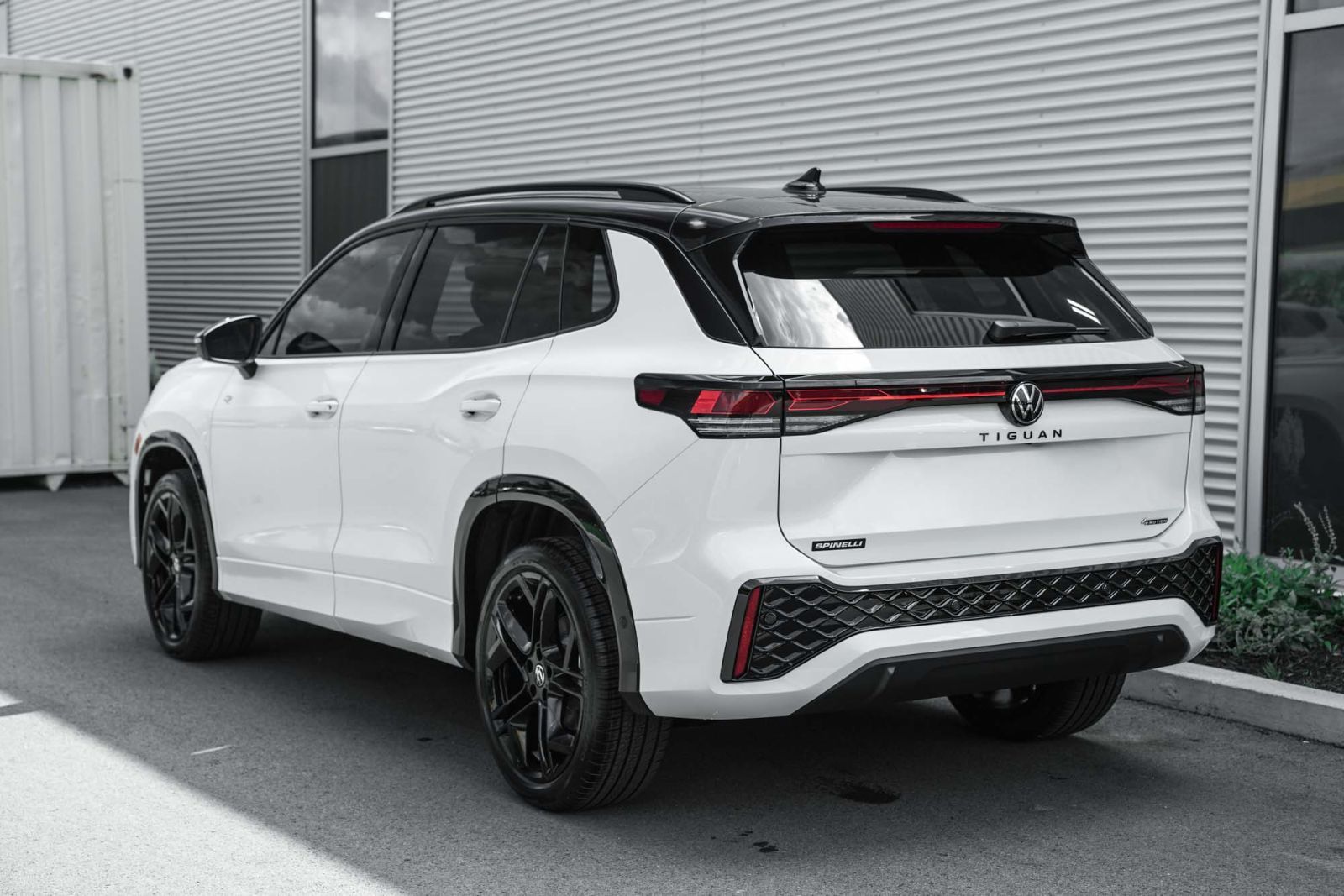 Photo 2026 Volkswagen Tiguan Comfortline R-Line Black Edition 4MOTION #4