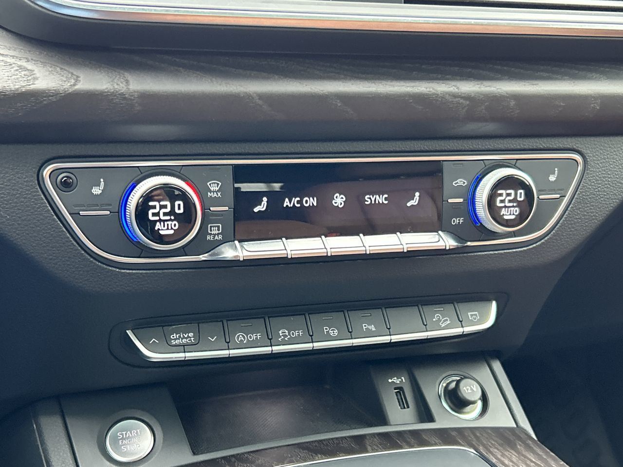 Audi Q5  2023 à North Vancouver, Colombie-Britannique