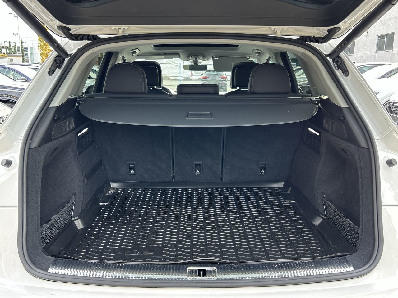 Audi Q5  2023 à North Vancouver, Colombie-Britannique