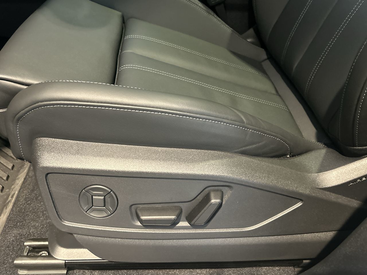 2025 Audi Q5 in North Vancouver, British Columbia