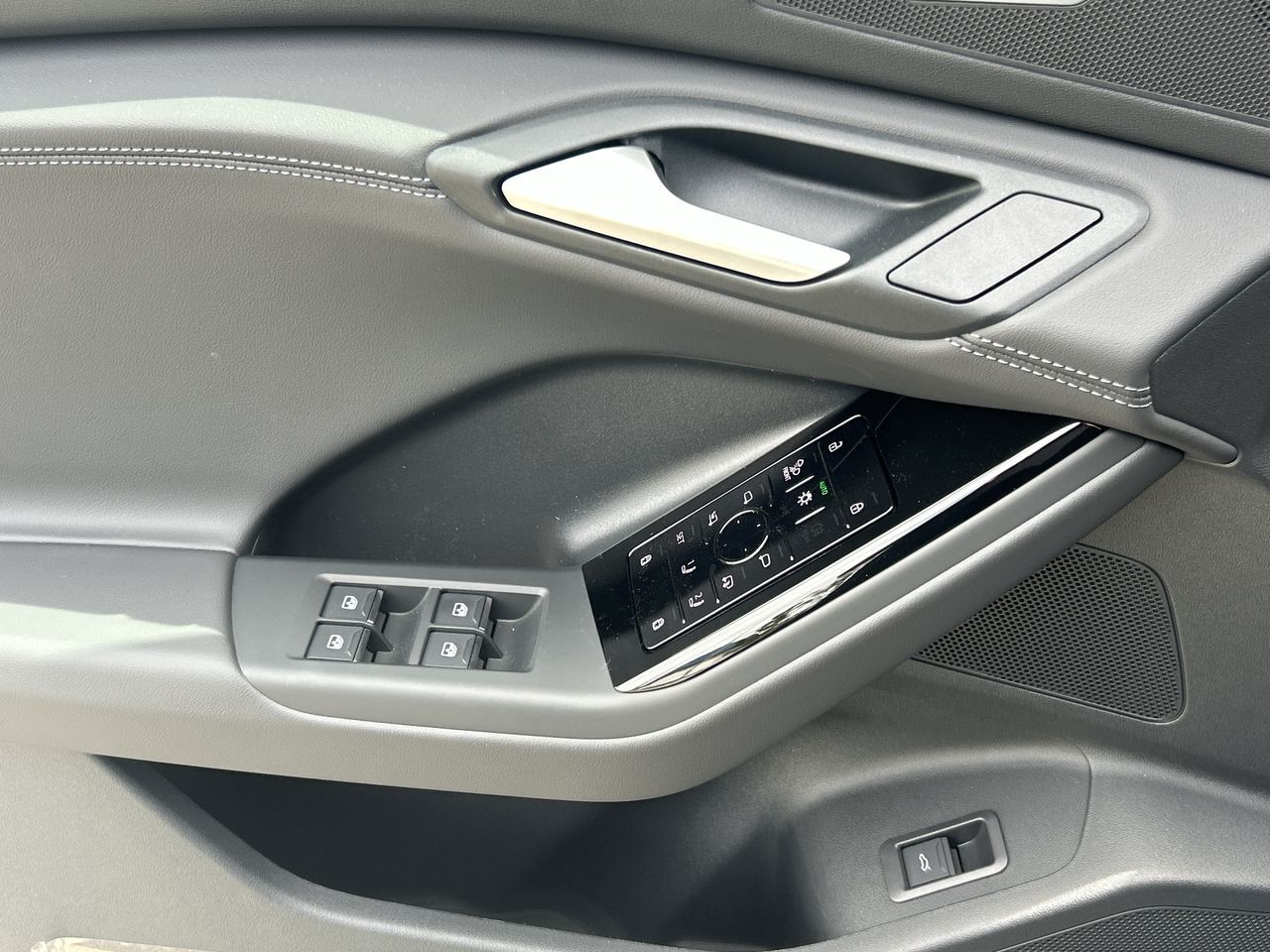2025 Audi Q6 e-tron in North Vancouver, British Columbia