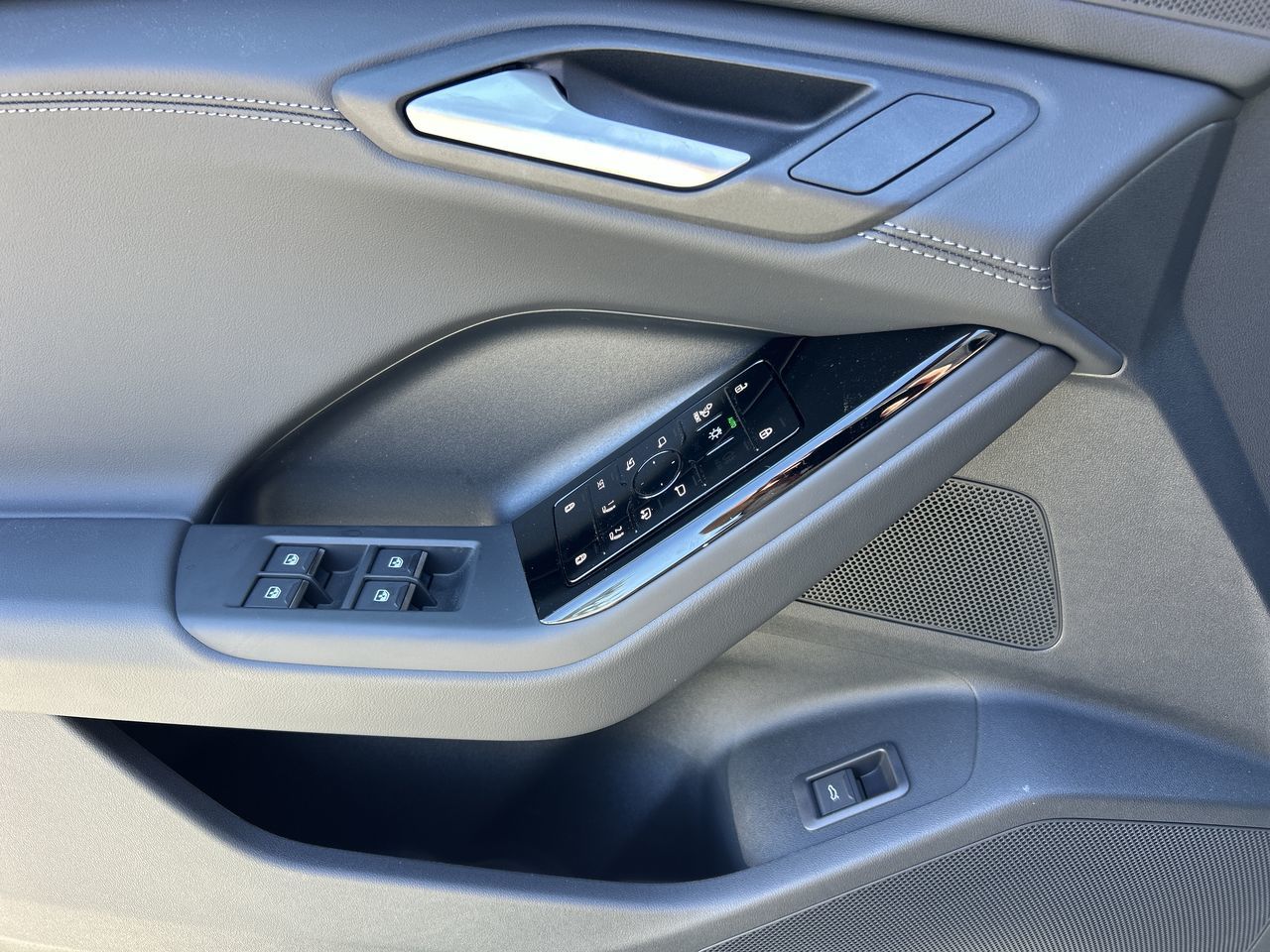 2025 Audi Q6 e-tron in North Vancouver, British Columbia