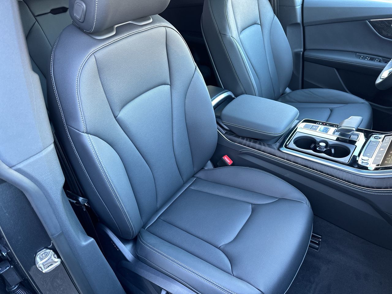 2025 Audi Q8 in North Vancouver, British Columbia