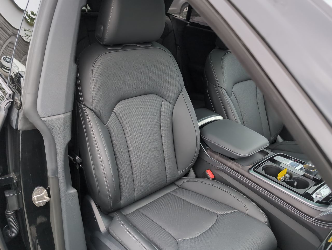 2025 Audi Q8 in North Vancouver, British Columbia