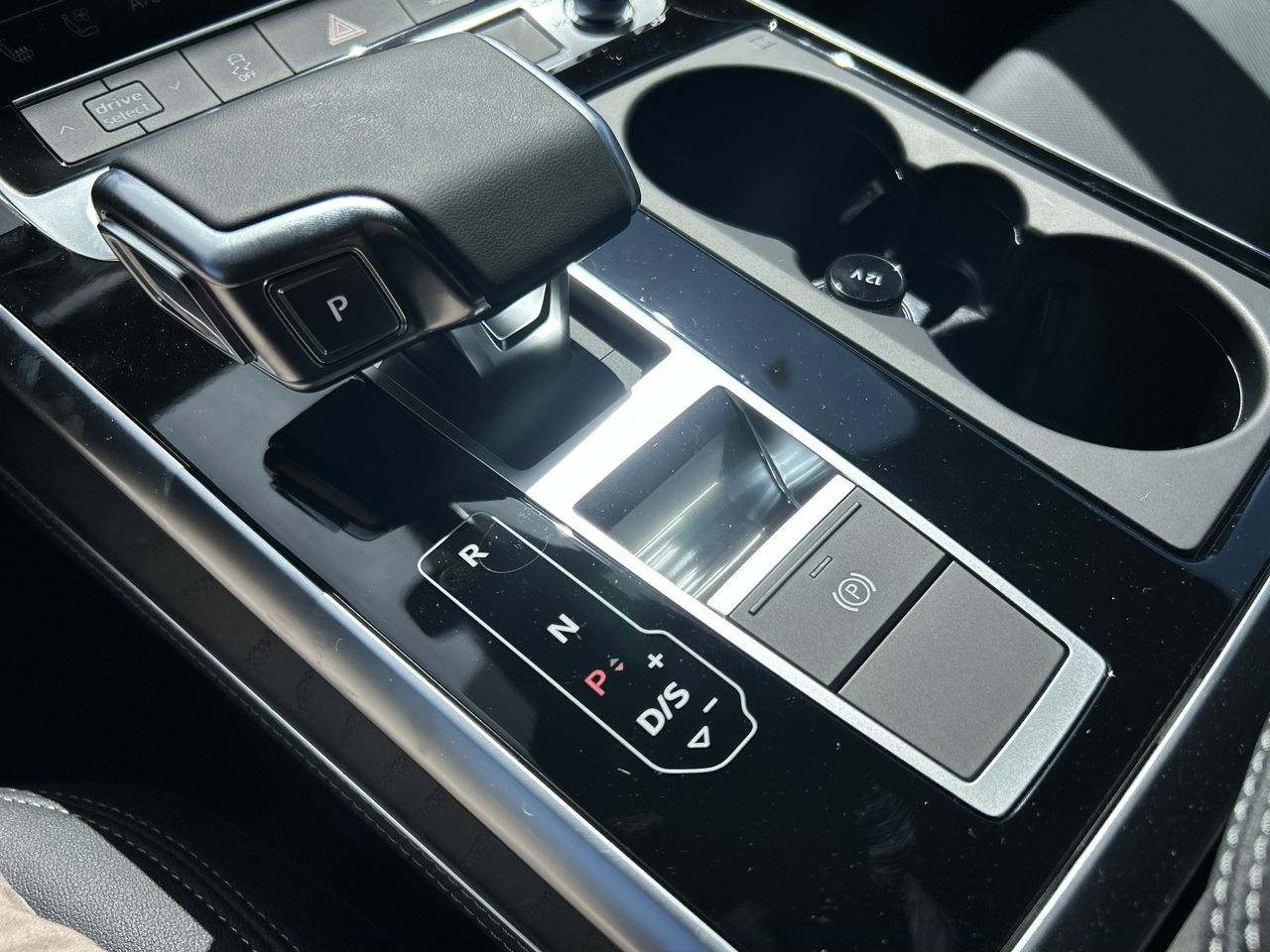 Audi Q8  2025 à North Vancouver, Colombie-Britannique