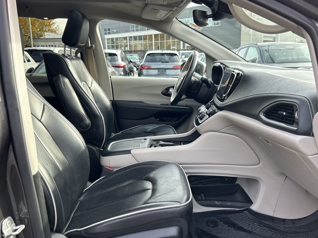 Chrysler Pacifica Hybrid  2021 à North Vancouver, Colombie-Britannique