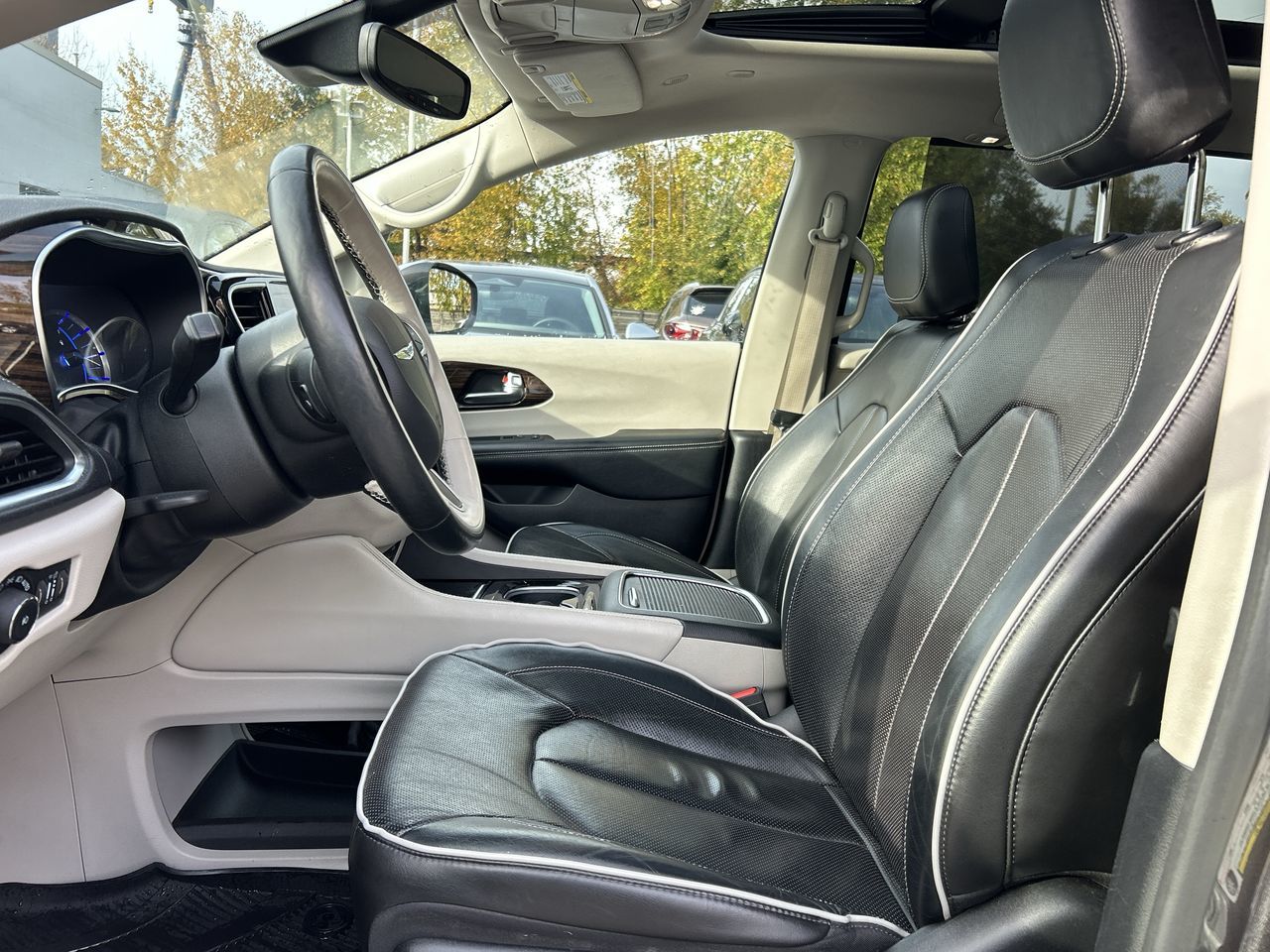 Chrysler Pacifica Hybrid  2021 à North Vancouver, Colombie-Britannique