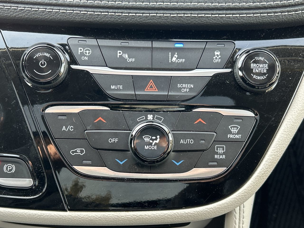 Chrysler Pacifica Hybrid  2021 à North Vancouver, Colombie-Britannique