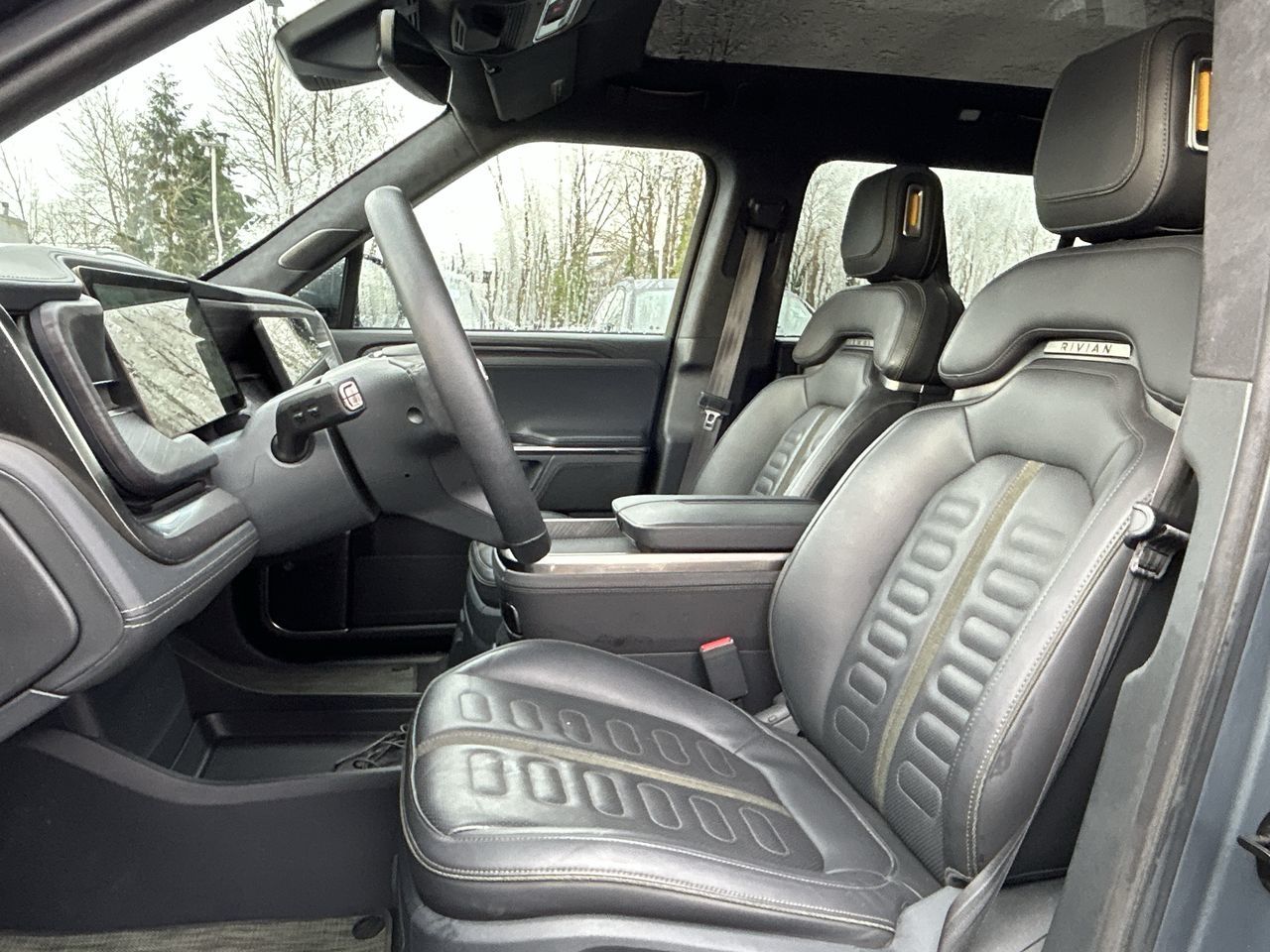 Rivian R1S  2023 à North Vancouver, Colombie-Britannique