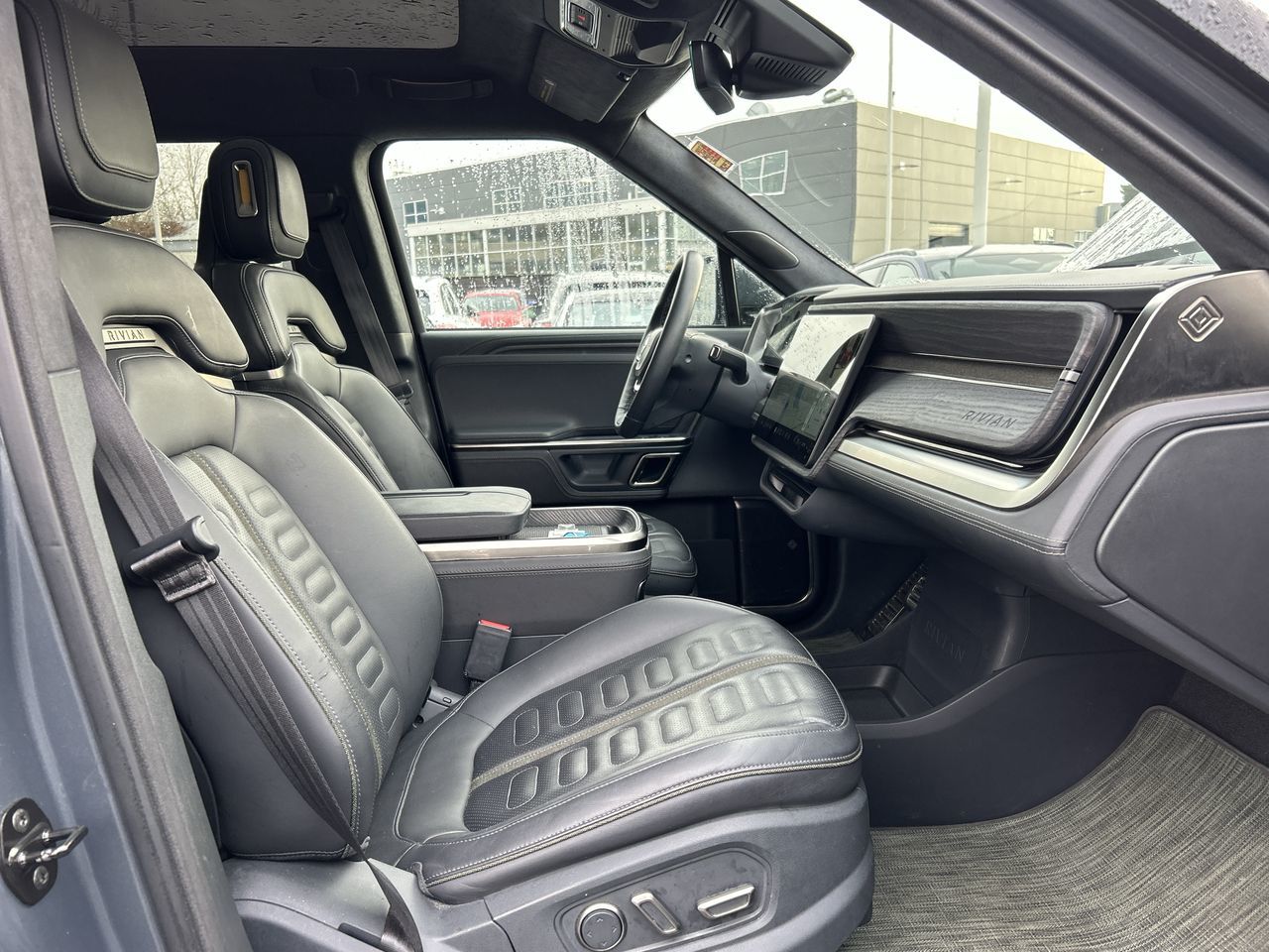 Rivian R1S  2023 à North Vancouver, Colombie-Britannique