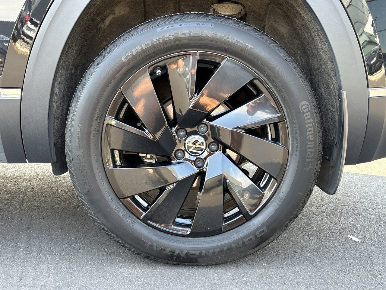 2025 Volkswagen Atlas Cross Sport in North Vancouver, British Columbia