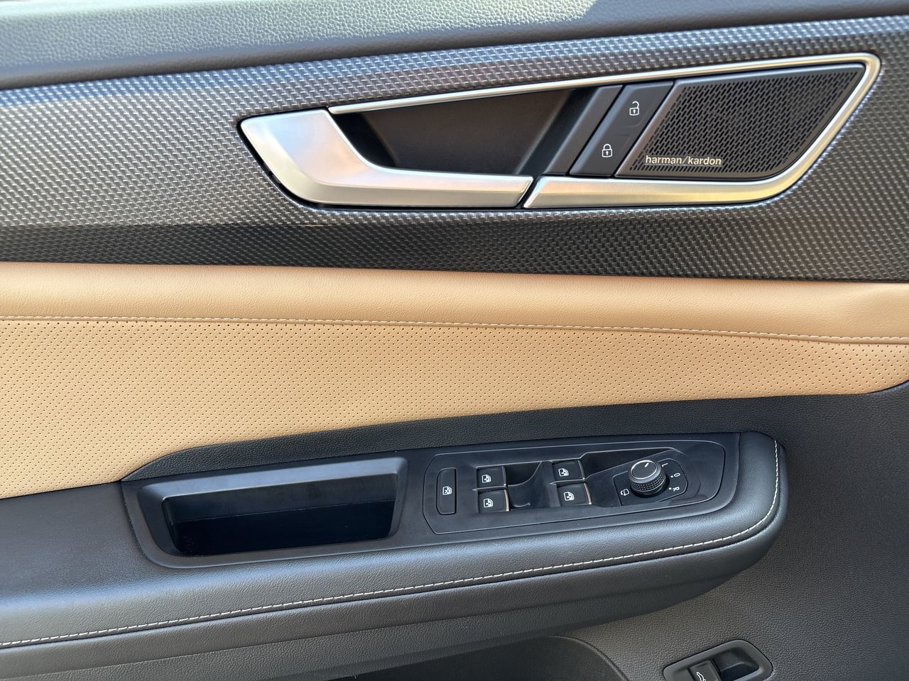 2025 Volkswagen Atlas Cross Sport in North Vancouver, British Columbia
