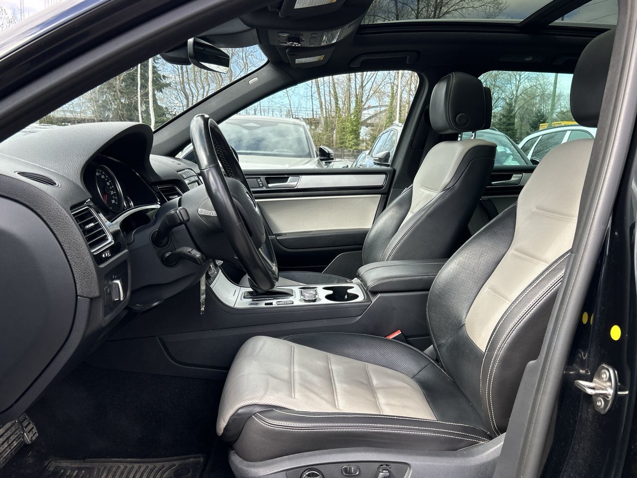 2017 Volkswagen Touareg in North Vancouver, British Columbia